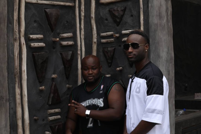 Dans les coulisses du tournage de la vidéo "TRAUMATISÉ" de Keithzy. Regardez Dans les coulisses du tournage de la vidéo "TRAUMATISÉ" de Keithzy. Regardez