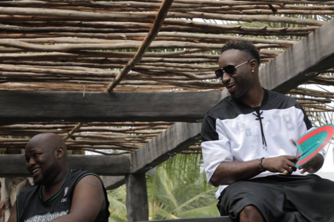 Dans les coulisses du tournage de la vidéo "TRAUMATISÉ" de Keithzy. Regardez Dans les coulisses du tournage de la vidéo "TRAUMATISÉ" de Keithzy. Regardez