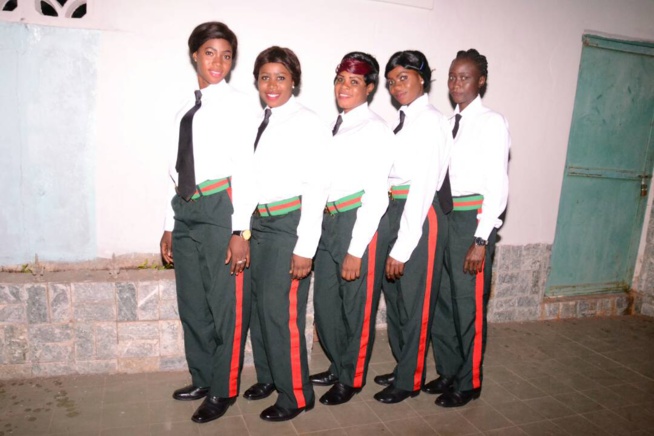 GALA DINER: Les premières images avec Pape Diouf qui exporte son "Yengeel Guessem" chez Adama Barrow avec les Forces Armées de la Gambie.