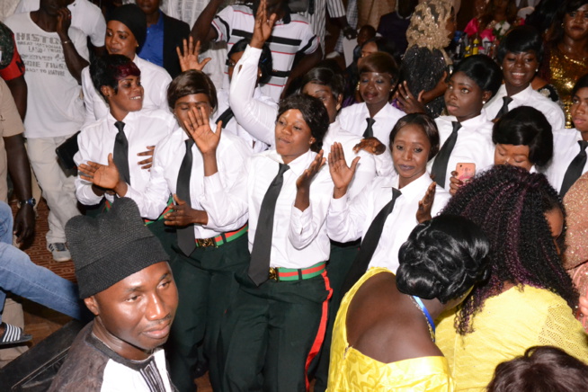 Quand le Yeungueul Guéusseum" monte sa force en Gambie avec Pape Diouf; Regardez Quand le Yeungueul Guéusseum" monte sa force en Gambie avec Pape Diouf; Regardez