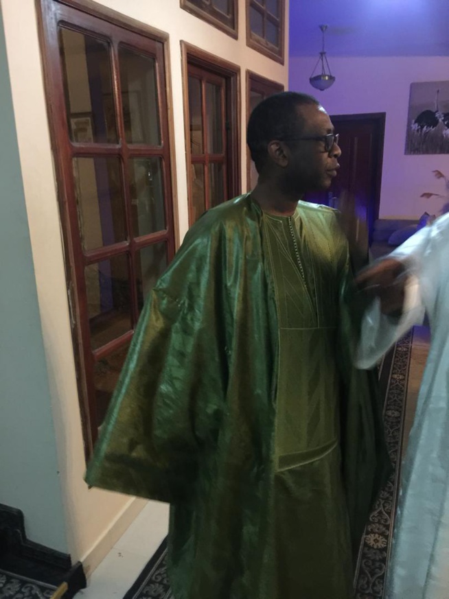 Serigne Abdourahmane Mbacké en compagnie de Youssou Ndour et son fils Birane chez Serigne Bass Abdoudou Khadre