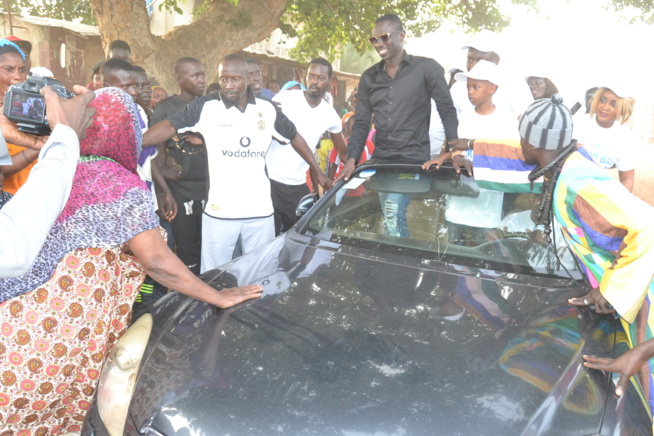 BANJUL: Pape Diouf en visite à l'usine YORO BASSE ICE PLANT TANJI de son beau frère. BANJUL: Pape Diouf en visite à l'usine YORO BASSE ICE PLANT TANJI de son beau frère.