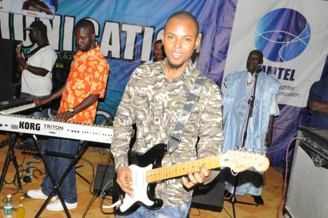 Les Gambiens à l'assaut du "yengueul gueussem" avec le leader de la génération consciente Pape Diouf au Pench Mi. Les Gambiens à l'assaut du "yengueul gueussem" avec le leader de la génération consciente Pape Diouf au Pench Mi.