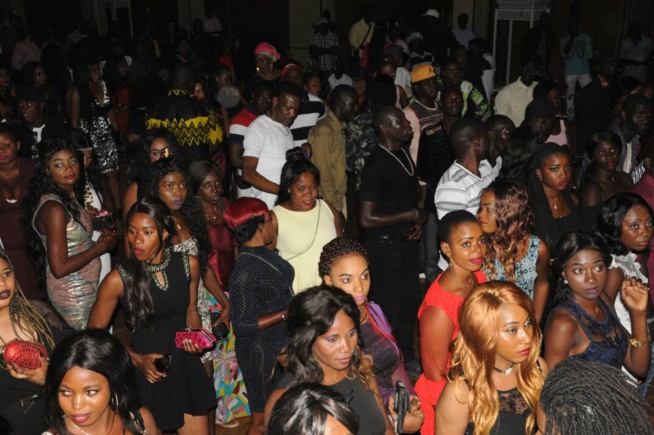 Les Gambiens à l'assaut du "yengueul gueussem" avec le leader de la génération consciente Pape Diouf au Pench Mi. Les Gambiens à l'assaut du "yengueul gueussem" avec le leader de la génération consciente Pape Diouf au Pench Mi.