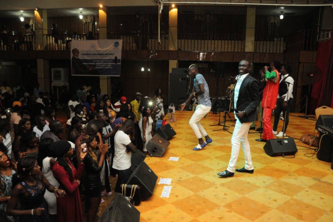 Les Gambiens à l'assaut du "yengueul gueussem" avec le leader de la génération consciente Pape Diouf au Pench Mi. Les Gambiens à l'assaut du "yengueul gueussem" avec le leader de la génération consciente Pape Diouf au Pench Mi.
