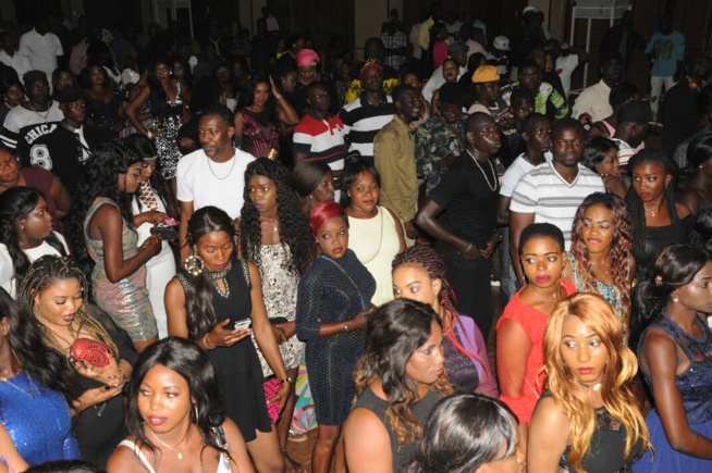 Les Gambiens à l'assaut du "yengueul gueussem" avec le leader de la génération consciente Pape Diouf au Pench Mi. Les Gambiens à l'assaut du "yengueul gueussem" avec le leader de la génération consciente Pape Diouf au Pench Mi.