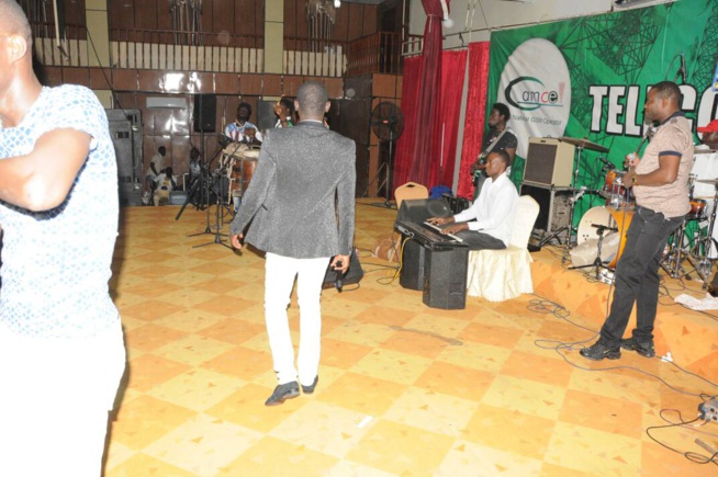 Les Gambiens à l'assaut du "yengueul gueussem" avec le leader de la génération consciente Pape Diouf au Pench Mi. Les Gambiens à l'assaut du "yengueul gueussem" avec le leader de la génération consciente Pape Diouf au Pench Mi.