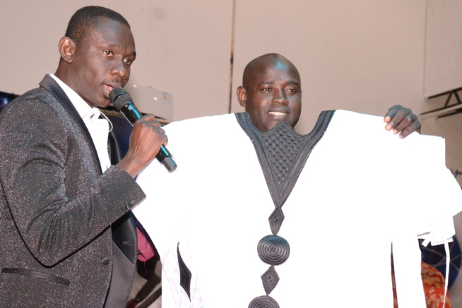 Pape Diouf remonte les bretelles aux Gambiens. En images de la soirée "Yeuguel Gueussem". Regardez Pape Diouf remonte les bretelles aux Gambiens. En images de la soirée "Yeuguel Gueussem". Regardez