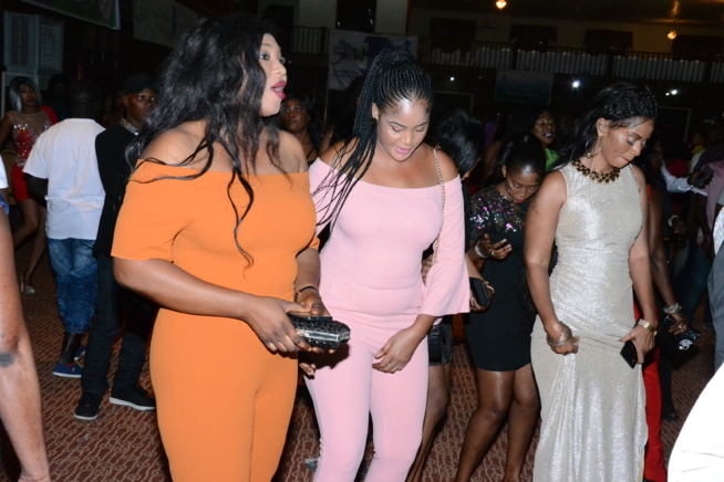 Pape Diouf remonte les bretelles aux Gambiens. En images de la soirée "Yeuguel Gueussem". Regardez Pape Diouf remonte les bretelles aux Gambiens. En images de la soirée "Yeuguel Gueussem". Regardez