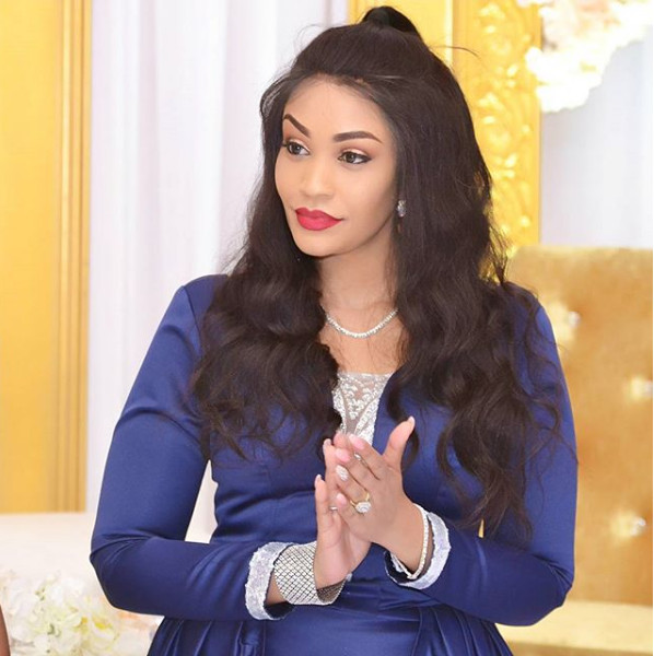 Découvrez le sosie d’Adja Diallo, Zari Hassan, la ressemblance est frappante. ….