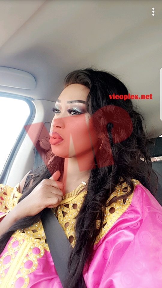 Madame Elou Drame Khadija Choupi toute ravissante le jour du baptéme de sa fille. Madame Elou Drame Khadija Choupi toute ravissante le jour du baptéme de sa fille.
