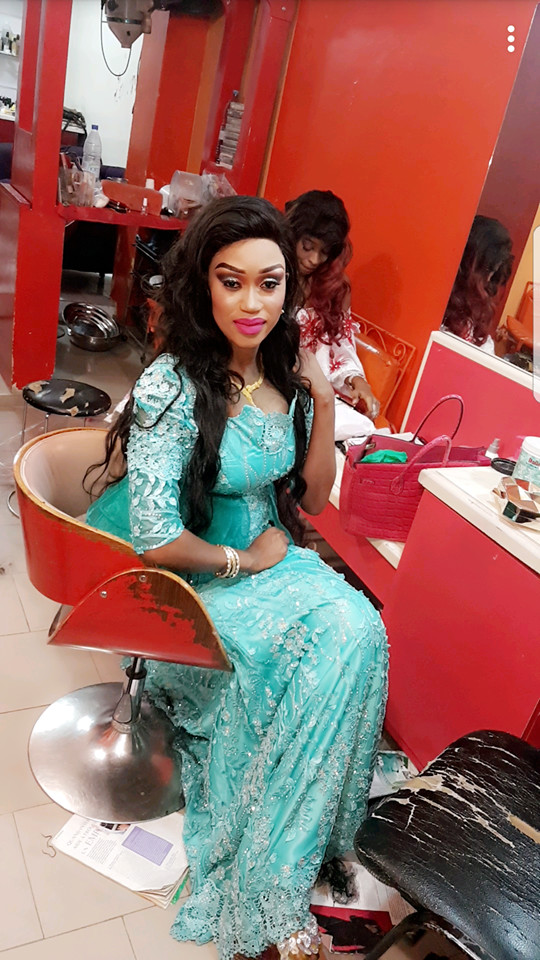 Madame Elou Drame Khadija Choupi toute ravissante le jour du baptéme de sa fille. Madame Elou Drame Khadija Choupi toute ravissante le jour du baptéme de sa fille.