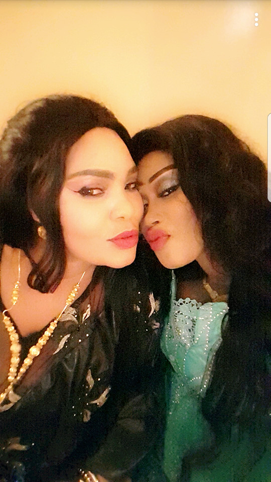 Madame Elou Drame Khadija Choupi toute ravissante le jour du baptéme de sa fille. Madame Elou Drame Khadija Choupi toute ravissante le jour du baptéme de sa fille.