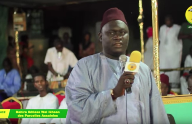 Vidéo: Oustaz Alioune Diagne explique comment réussir son ménage (A mourir de rire)