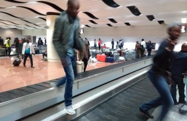 Les images honteuses montrant l’indiscipline des sénégalais à l’AIBD. Regardez Les images honteuses montrant l’indiscipline des sénégalais à l’AIBD. Regardez