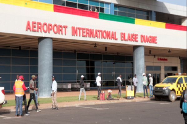 Emigration clandestine : les cambistes et ambulants de Dakar-Yoff s’auto-transfèrent à Diass Emigration clandestine : les cambistes et ambulants de Dakar-Yoff s’auto-transfèrent à Diass
