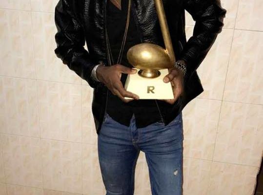 RAAYA AWARDS -SIDY DIOP RÉVÉLATION DE L’ANNÉE 2017. RAAYA AWARDS -SIDY DIOP RÉVÉLATION DE L’ANNÉE 2017.