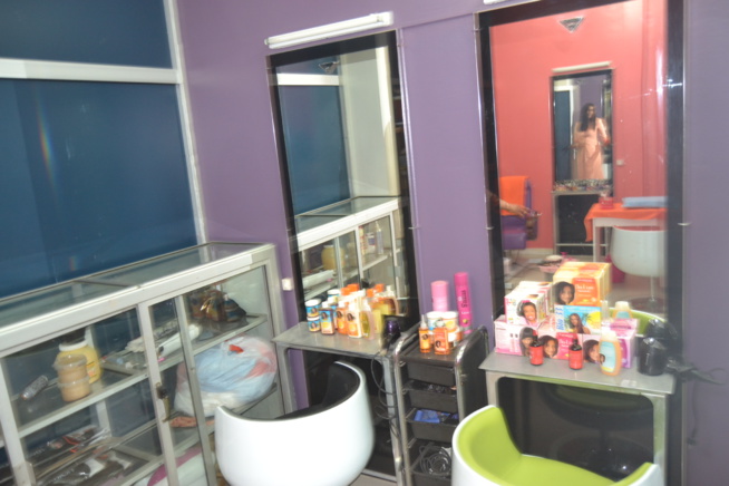 SPÉCIAL FIN D'ANNÉE: L'ESPRIT COSMETIQUE vous ouvre les portes de son institut de beauté: Une beauté silhouette à Dieppeul en face clinique Raby. SPÉCIAL FIN D'ANNÉE: L'ESPRIT COSMETIQUE vous ouvre les portes de son institut de beauté: Une beauté silhouette à Dieppeul en face clinique Raby.