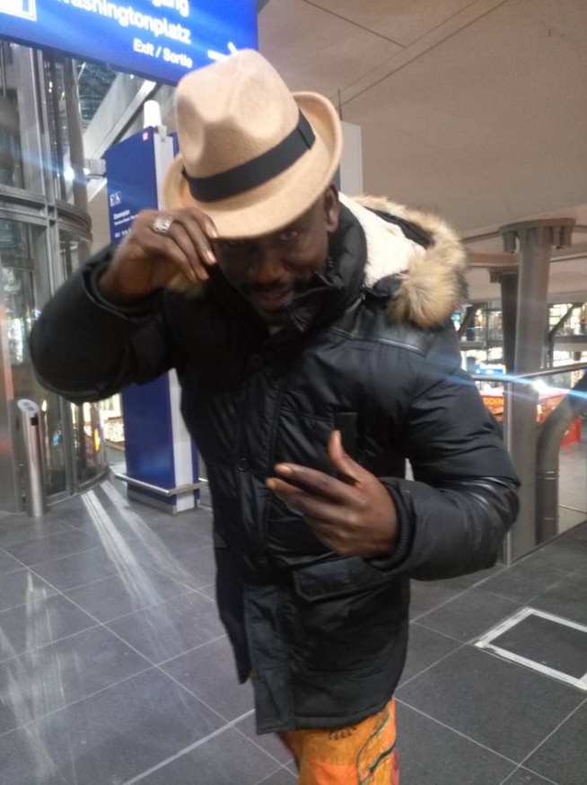 Arrivés de Pape Ndiaye Thiopet et Guigui en Allemagne pour le grand Show de Noel. Arrivés de Pape Ndiaye Thiopet et Guigui en Allemagne pour le grand Show de Noel.