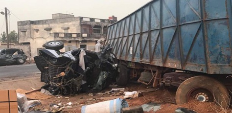Grave accident à Diass : Le bilan fait 5 morts (images) Grave accident à Diass : Le bilan fait 5 morts (images)
