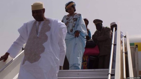 Mali: Une liesse populaire à l'accueil de l'ex-président "ATT" de retour à Bamako après 5 ans d’exil Mali: Une liesse populaire à l'accueil de l'ex-président "ATT" de retour à Bamako après 5 ans d’exil