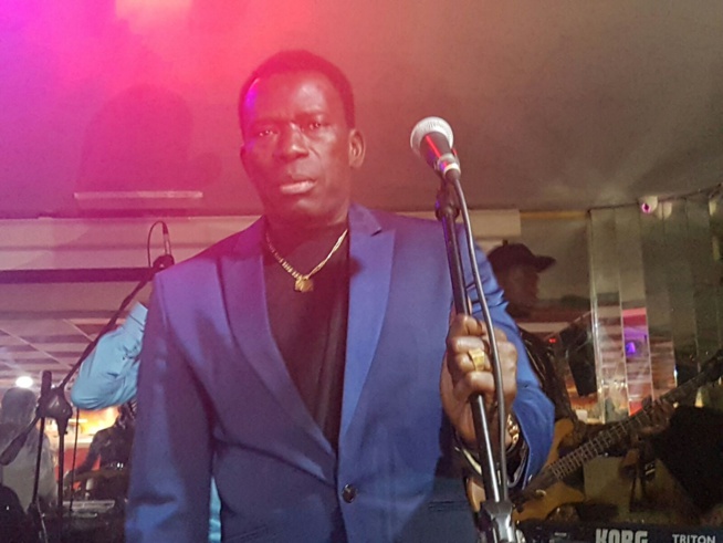 Bal des enfants Assane Ndiaye régale les enfants de Torino. Bal des enfants Assane Ndiaye régale les enfants de Torino.