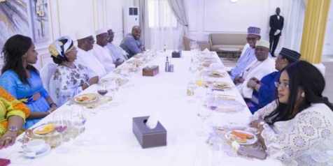 Mali : les images du déjeuner entre le président IBK et ATT Mali : les images du déjeuner entre le président IBK et ATT
