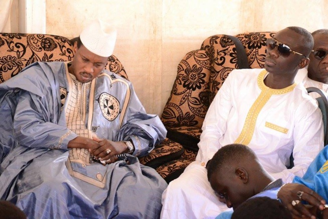 Le petit fils de Serigne Fallou,Serigne Galas Mbacké fils de Serigne Abdoukarim Borom Makali ak Makhla chez Pape Diouf pour présenter ses condoléances; Le petit fils de Serigne Fallou,Serigne Galas Mbacké fils de Serigne Abdoukarim Borom Makali ak Makhla chez Pape Diouf pour présenter ses condoléances;