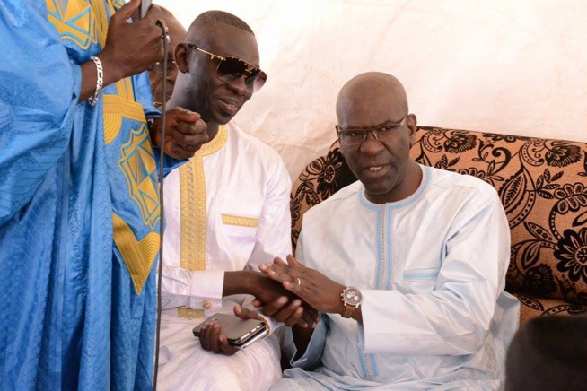 Le maire de Pikine , Abdoulaye Timbo et la seconde questeur de l'assemblée nationale Awa Niang chez Pape Diouf pour présenter leurs condéléances. Le maire de Pikine , Abdoulaye Timbo et la seconde questeur de l'assemblée nationale Awa Niang chez Pape Diouf pour présenter leurs condéléances.