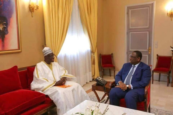 Le Président de la République a reçu Serigne Bassirou Mbacké Porokhane Le Président de la République a reçu Serigne Bassirou Mbacké Porokhane
