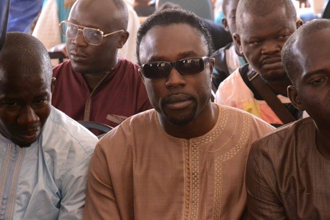 Sidy Samb chez Pape Diouf à Guinaw Rail pour présenter ses condoléances suite au rappel à Dieu de son papa. Sidy Samb chez Pape Diouf à Guinaw Rail pour présenter ses condoléances suite au rappel à Dieu de son papa.