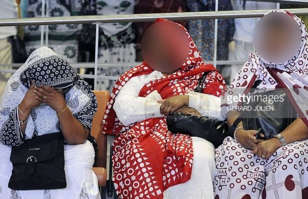 Cheikh Ben Omar bastonne le marabout Chérif Abdourahmane qui aurait enceinté sa femme Cheikh Ben Omar bastonne le marabout Chérif Abdourahmane qui aurait enceinté sa femme