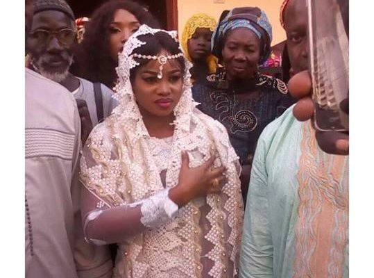 Samba Diallo, le manager et frère de Queen Biz épouse la présidente du fans club de son artiste