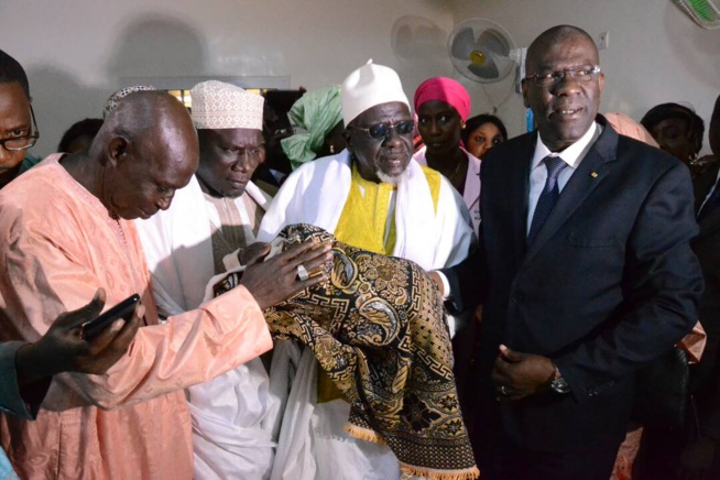 Bébé de l'année: Le maire de Pikine Ablaye Timbo sillonne les maternités de Pikine, Fass Mbao et Keur Massar. En images Bébé de l'année: Le maire de Pikine Ablaye Timbo sillonne les maternités de Pikine, Fass Mbao et Keur Massar. En images