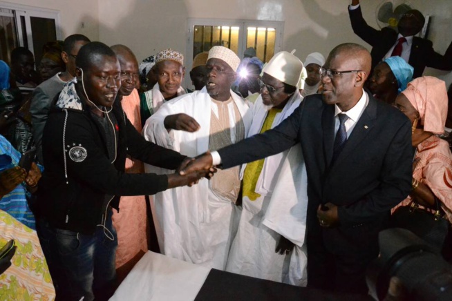 Bébé de l'année: Le maire de Pikine Ablaye Timbo sillonne les maternités de Pikine, Fass Mbao et Keur Massar. En images Bébé de l'année: Le maire de Pikine Ablaye Timbo sillonne les maternités de Pikine, Fass Mbao et Keur Massar. En images