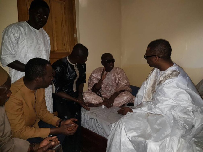CONDÉLÉANCES: Youssou Ndour à Guinaw Rail chez son frére Pape Diouf. CONDÉLÉANCES: Youssou Ndour à Guinaw Rail chez son frére Pape Diouf.