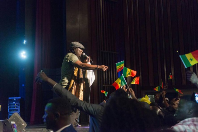 Après la sortie de son album voici les images du concert explosif de El Hadj Diouf. Après la sortie de son album voici les images du concert explosif de El Hadj Diouf.