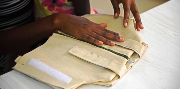 Un Ougandais invente une veste qui diagnostique efficacement la pneumonie Un Ougandais invente une veste qui diagnostique efficacement la pneumonie