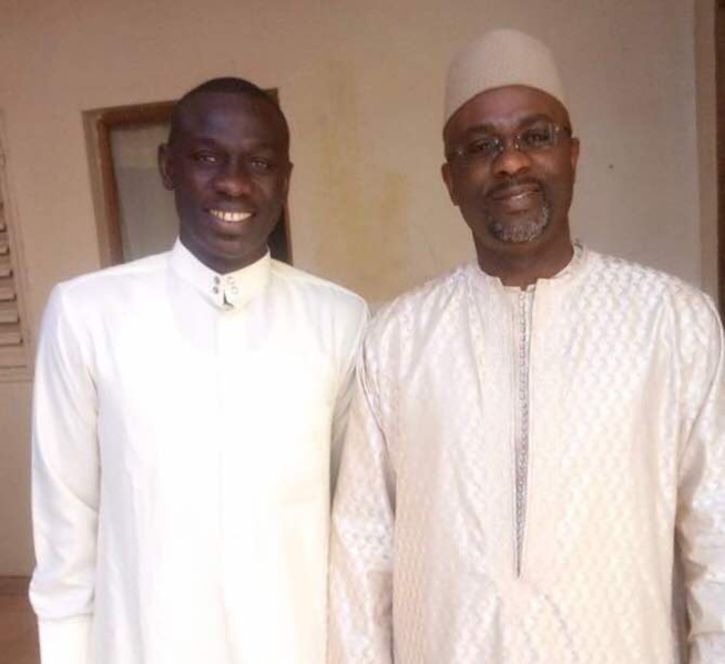 Le DIRECTEUR DES IMPOTS ET DOMAINE, Cheikh Tidiane Ba chez son ami et frère Pape Diouf pour ses condoléances. Le DIRECTEUR DES IMPOTS ET DOMAINE, Cheikh Tidiane Ba chez son ami et frère Pape Diouf pour ses condoléances.