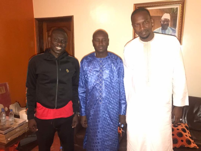 Le ministre de l'intérieur Aly Ngouille Ndiaye et le PDG deD-Medias Bougane Guéye chez Pape Diouf pour présenter leur condéléances Le ministre de l'intérieur Aly Ngouille Ndiaye et le PDG deD-Medias Bougane Guéye chez Pape Diouf pour présenter leur condéléances