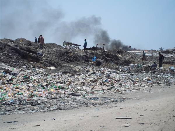 Décharge de Mbeubeuss : Une usine clandestine de fabrication de café démantelée Décharge de Mbeubeuss : Une usine clandestine de fabrication de café démantelée