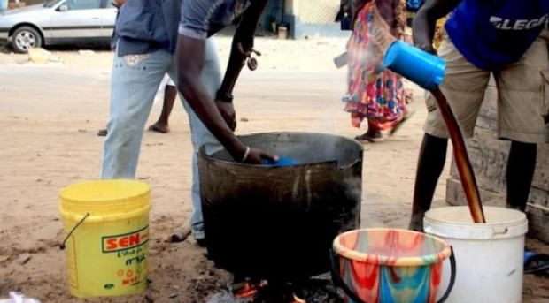 Une usine de fabrication de faux café démantelée à Mbebeuss: La vérité sur le café Touba en base de maïs , ce « poison » vendu à … Une usine de fabrication de faux café démantelée à Mbebeuss: La vérité sur le café Touba en base de maïs , ce « poison » vendu à …