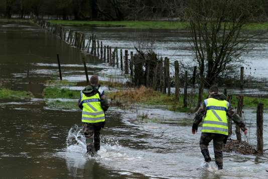 Orages, inondations, avalanches : neuf départements toujours en vigilance orange Orages, inondations, avalanches : neuf départements toujours en vigilance orange