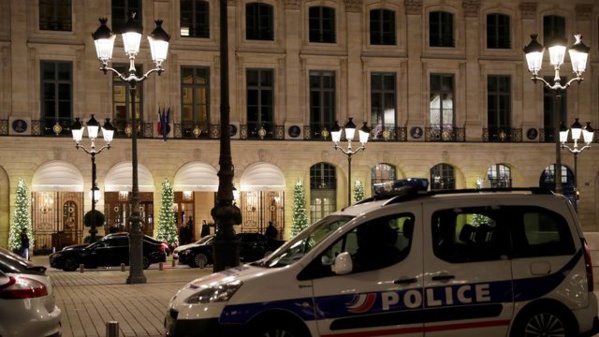 France: Braquage spectaculaire à Paris, des millions en bijoux emportés France: Braquage spectaculaire à Paris, des millions en bijoux emportés
