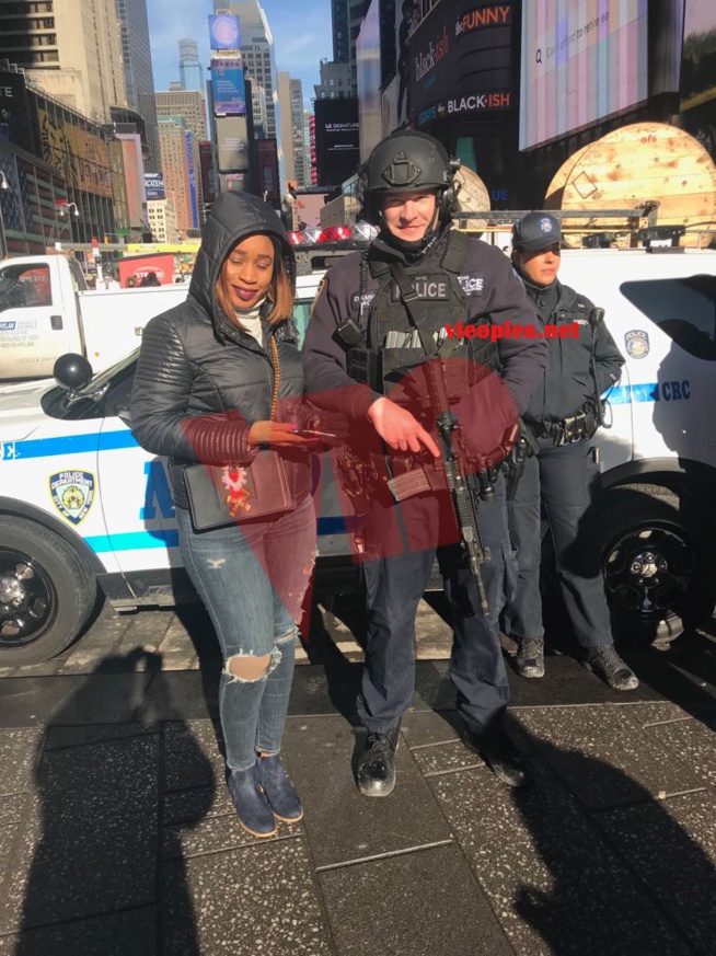 Aida Samb au plein coeur de New York (TIMESQUARE) Aida Samb au plein coeur de New York (TIMESQUARE)