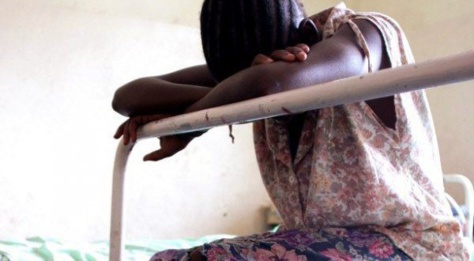 Pédophilie: Mamadou Bailo Barry condamné à deux d’emprisonnement ferme pour avoir engrossé sa cousine de 13 ans Pédophilie: Mamadou Bailo Barry condamné à deux d’emprisonnement ferme pour avoir engrossé sa cousine de 13 ans