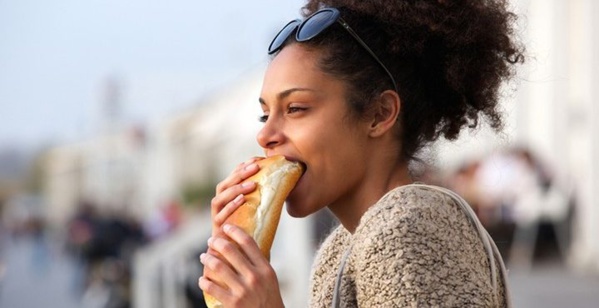 5 habitudes alimentaires qui entraînent la prise de poids 5 habitudes alimentaires qui entraînent la prise de poids