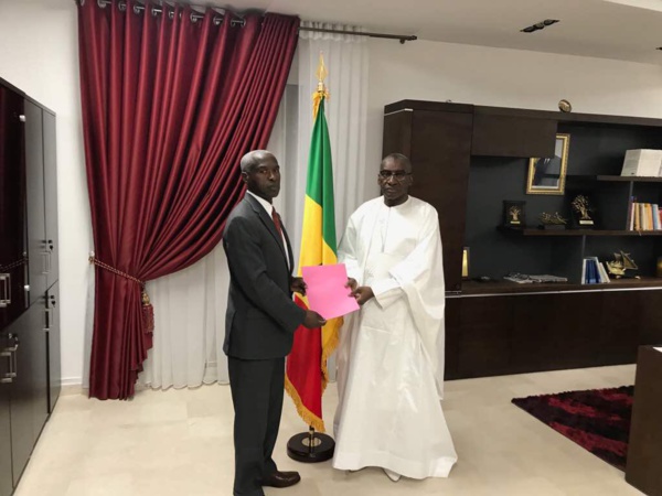 Propos de Trump : l’ambassadeur des USA convoqué par Me Sidiki Kaba Propos de Trump : l’ambassadeur des USA convoqué par Me Sidiki Kaba