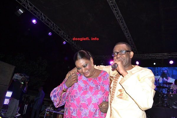 Youssou Ndour offre 1 millions francs Cfa à la cantatrice gambienne -Aida Socé Youssou Ndour offre 1 millions francs Cfa à la cantatrice gambienne -Aida Socé
