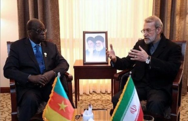 Insolite : Niasse reçu en Iran avec un drapeau camerounais